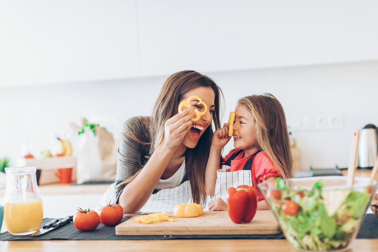 você sabe quais são os benefícios das crianças na cozinha?